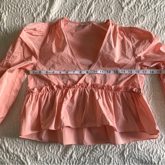 Aritzia Sunday Best Jinx Blouse Guava Pink Size
XXS Feminine Flowy Cropped - Picture 15 of 16